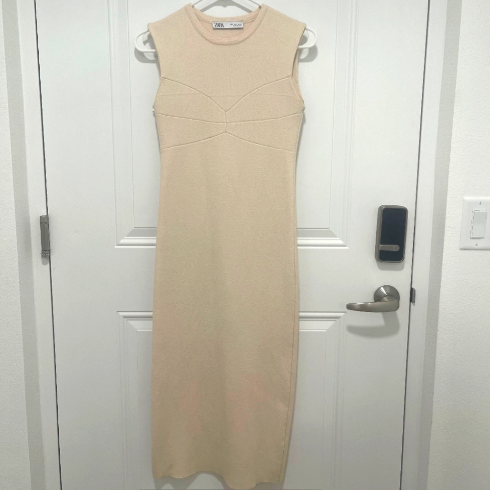 Ivory knit Zara Dress, size Small.